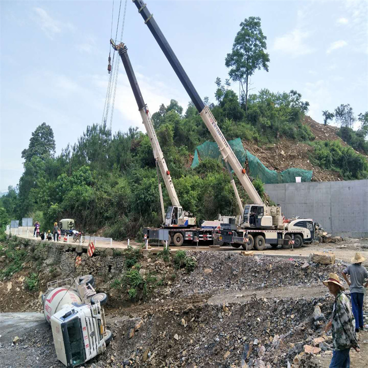 平度汽车掉沟里叫吊车救援要多少钱